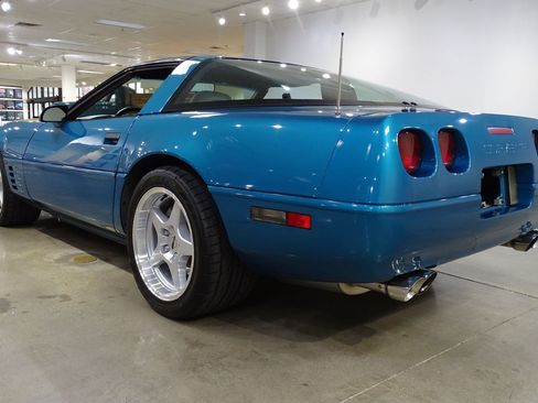 Used 1994 Chevrolet Corvette Coupe RWD image 9