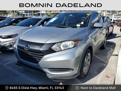 Used 2017 Honda HR-V LX image 2