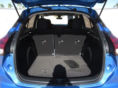 Used 2025 Nissan Kicks Play S image 12