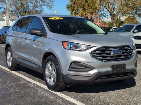 Used 2019 Ford Edge SE image 3