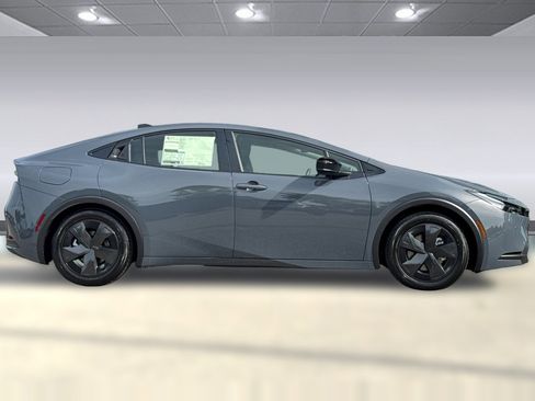 New 2026 Toyota Prius Plug-In Hybrid FWD image 2