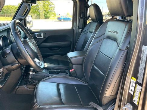 Used 2019 Jeep Wrangler Unlimited Sahara AWD/4WD image 18