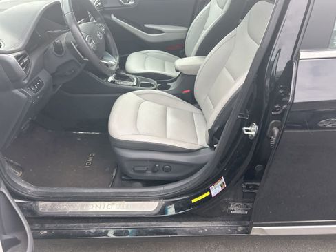 Used 2022 Hyundai Ioniq Limited image 2