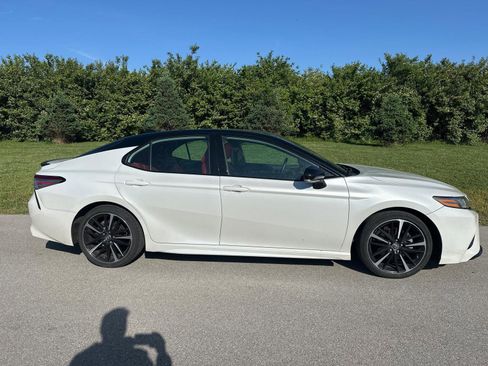 Used 2019 Toyota Camry XSE FWD image 9