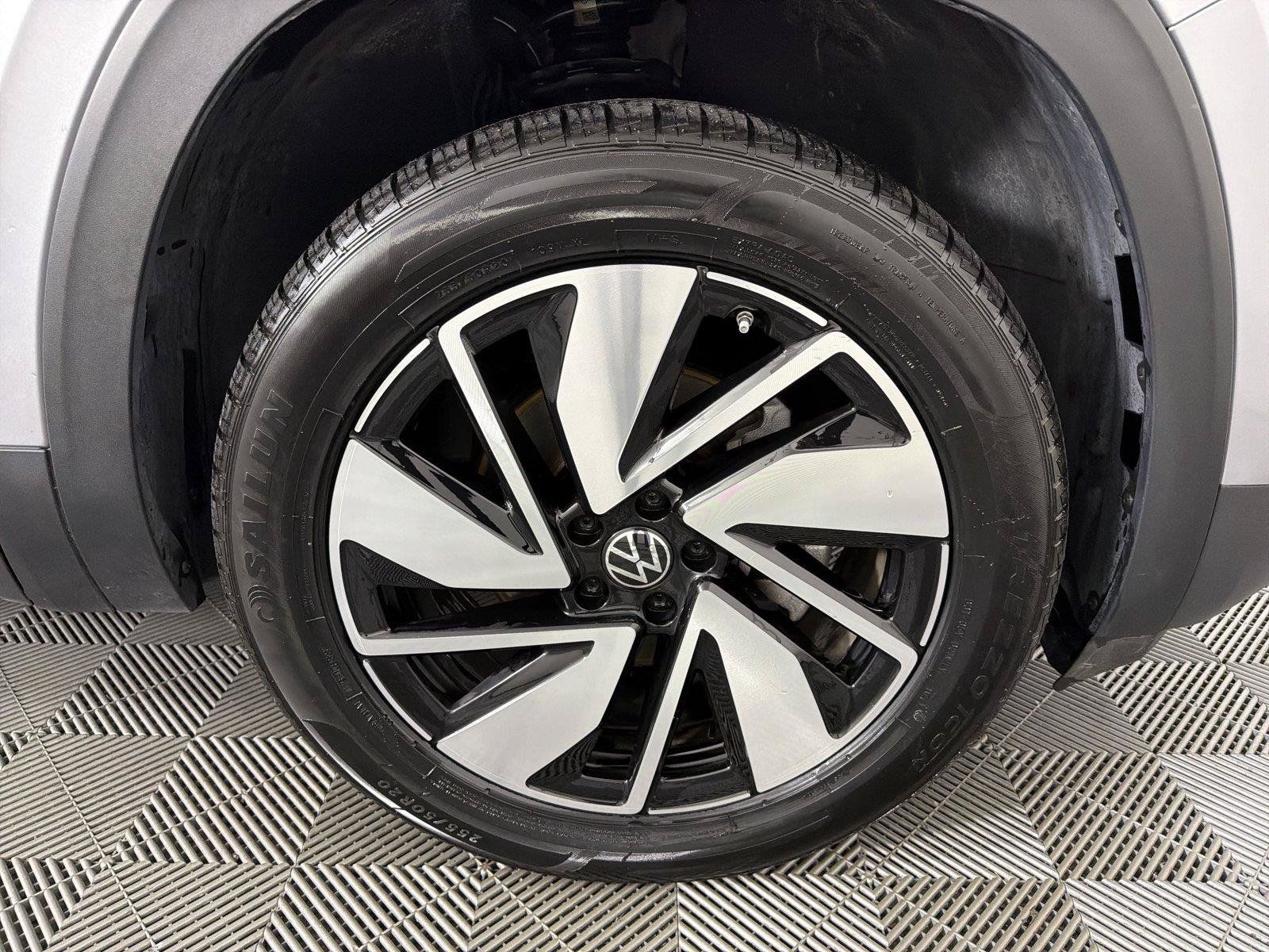 Used 2025 Volkswagen Atlas SE AWD/4WD image 10