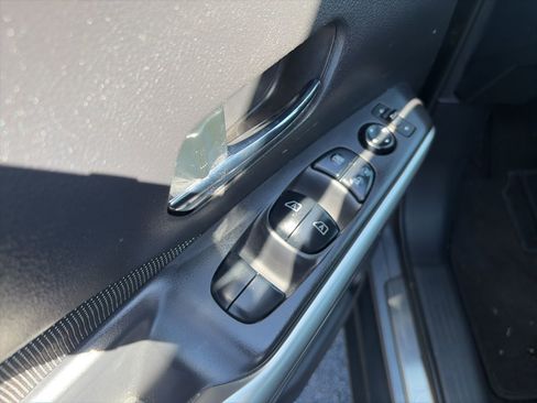 Used 2019 Nissan Kicks SV image 12