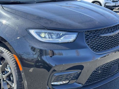 New 2026 Chrysler Pacifica Select FWD image 7