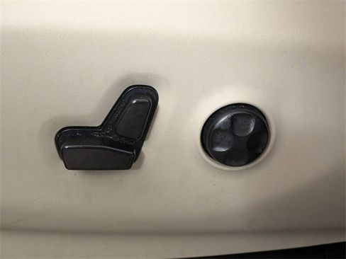 Used 2017 Chrysler Pacifica Limited w/ UConnect Theater Package image 13