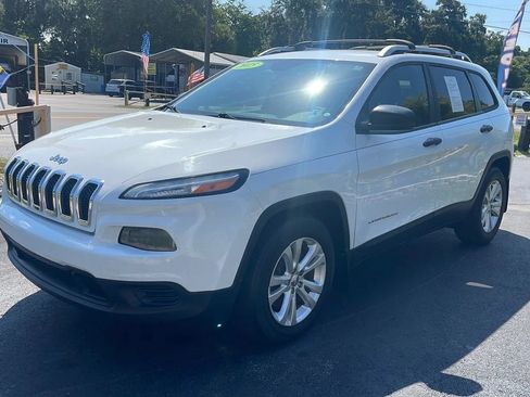 Used 2015 Jeep Cherokee Sport FWD image 3