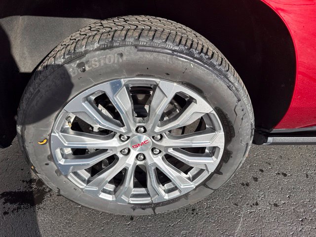 Used 2024 GMC Yukon XL Denali w/ Advanced Technology Package AWD/4WD image 6