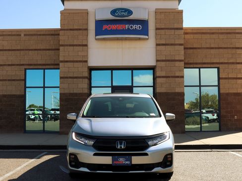 Used 2025 Honda Odyssey EX-L image 3