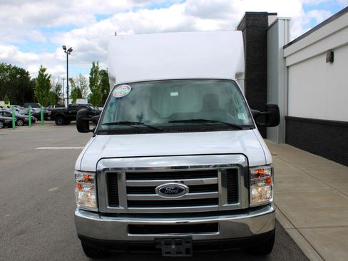 Used 2016 Ford E-350 and Econoline 350 Super Duty image 2