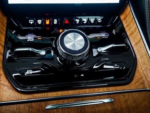 Used 2022 Jeep Grand Wagoneer Series III w/ Rear Seat Video Group 1 image 17