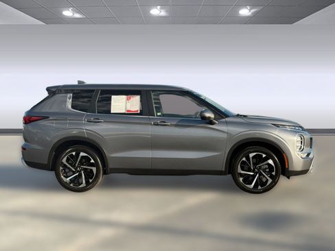 Used 2023 Mitsubishi Outlander SE image 8