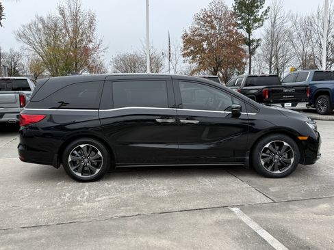 Used 2023 Honda Odyssey Elite image 3