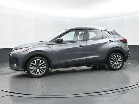 Used 2023 Nissan Kicks SV image 5