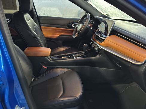 Used 2024 Jeep Compass Limited image 10