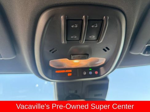 Used 2025 Chevrolet Trax RS w/ Sunroof Package FWD image 21