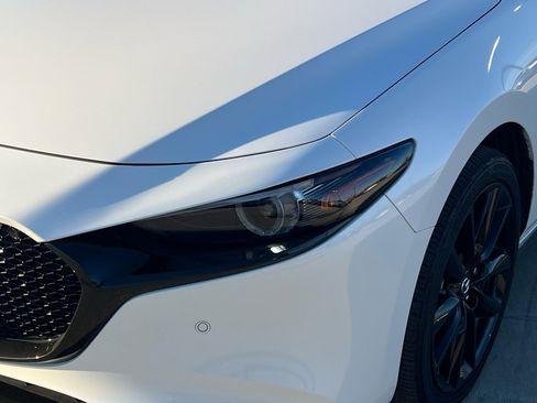 Used 2024 MAZDA MAZDA3 Hatchback w/Premium Plus Pkg image 4