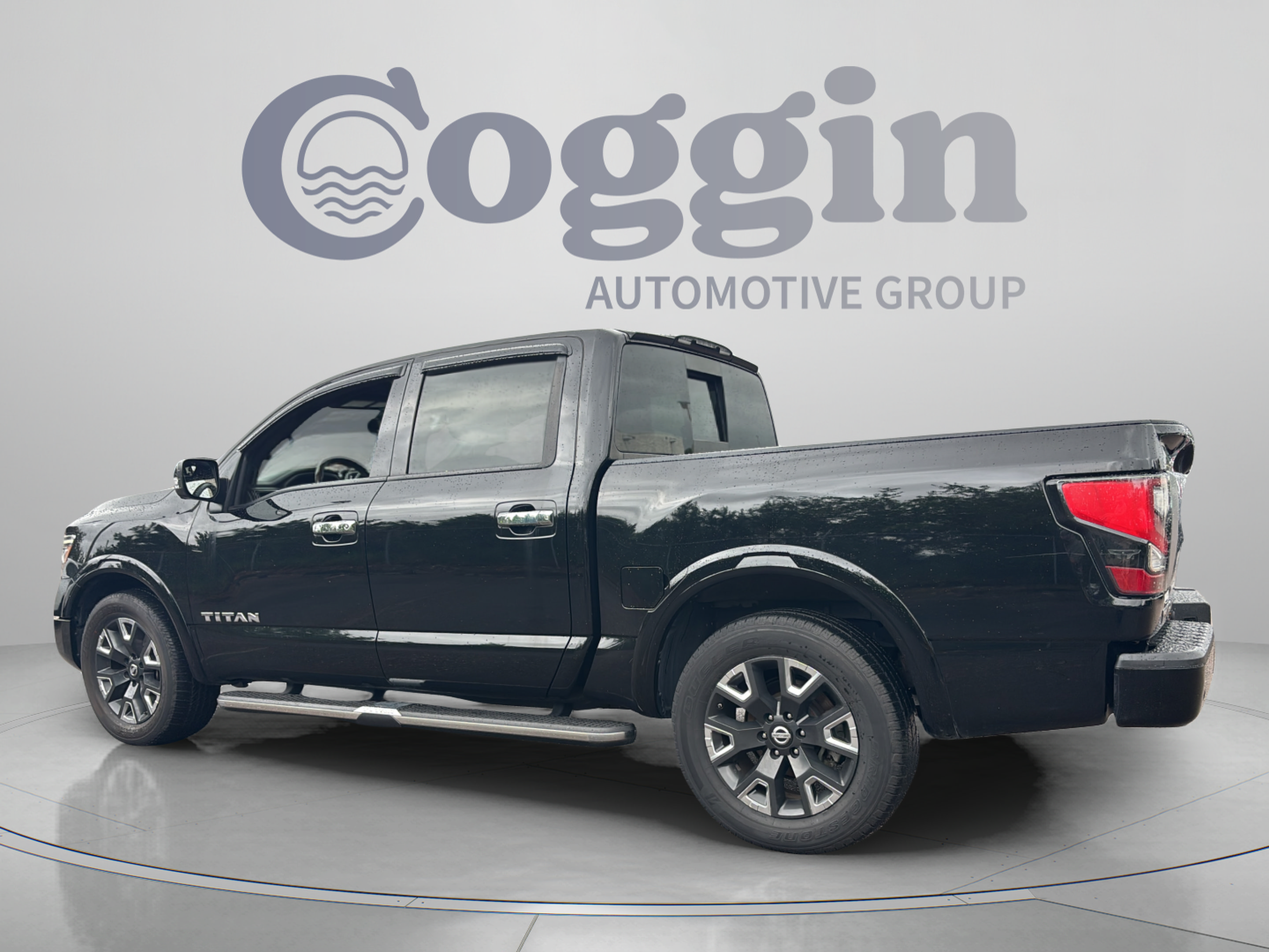 Used 2021 Nissan Titan Platinum Reserve RWD image 3