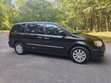 Used 2016 Chrysler Town & Country Touring w/ Driver Convenience Group image 3