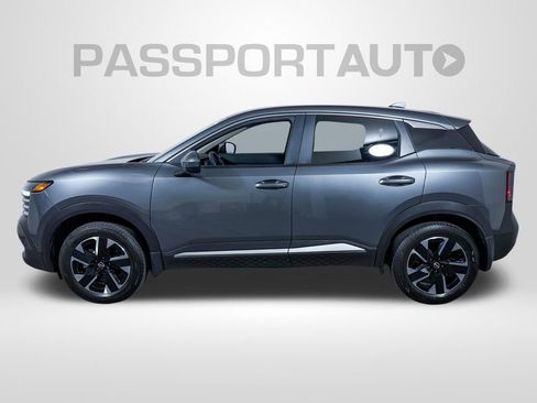 Used 2025 Nissan Kicks SV AWD/4WD image 9