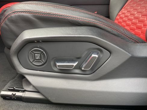 Used 2022 Lamborghini Urus image 17