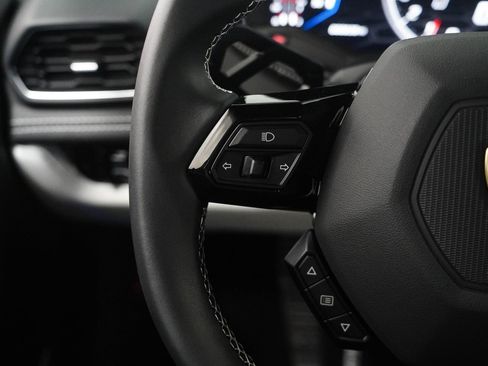 Used 2021 Lamborghini Huracan EVO image 19
