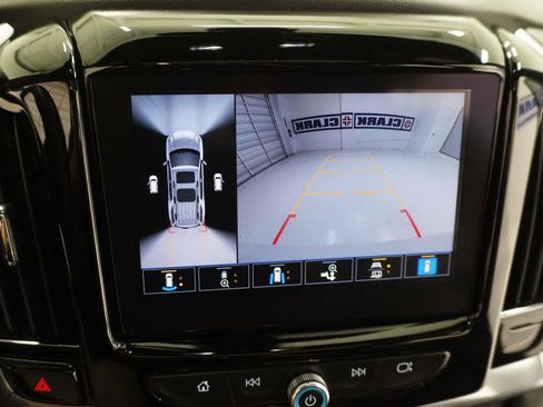 Used 2023 Chevrolet Traverse High Country FWD image 17