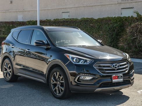 Used 2017 Hyundai Santa Fe Sport FWD image 3