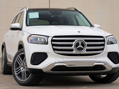 Used 2024 Mercedes-Benz GLS 450 4MATIC image 4
