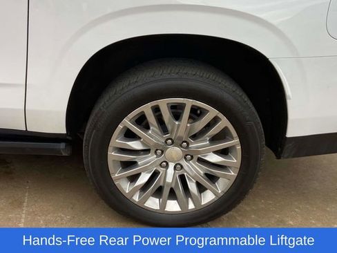 Used 2023 Chevrolet Suburban High Country image 9