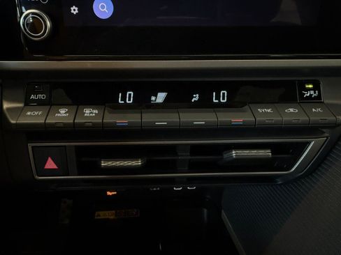 Used 2025 Toyota Camry SE FWD image 35