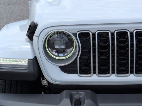 Used 2025 Jeep Wrangler Unlimited Sahara AWD/4WD image 11