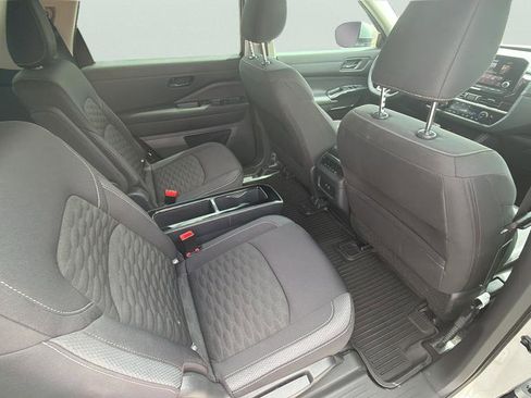 Used 2024 Nissan Pathfinder SV w/ SV Premium Package image 22