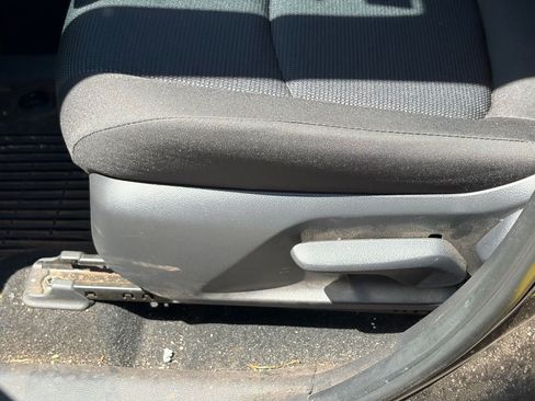 Used 2025 Toyota RAV4 LE AWD/4WD image 6