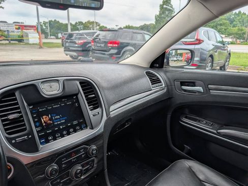 Used 2021 Chrysler 300 Touring L RWD image 31