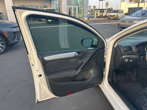 Used 2014 Volkswagen Golf TDI image 20