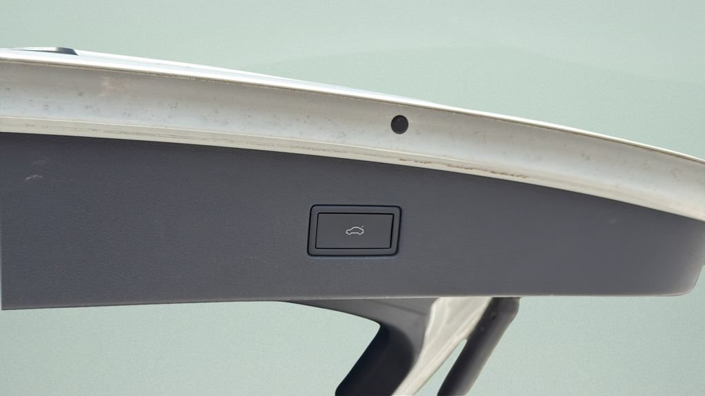 Certified 2022 Volkswagen Tiguan SE FWD image 36