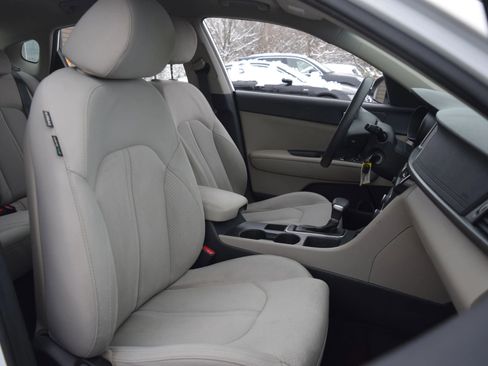 Used 2018 Kia Optima LX w/ 17" Alloy Wheels Package image 9