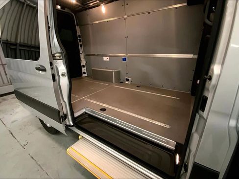 Used 2021 Mercedes-Benz Sprinter 2500 image 12