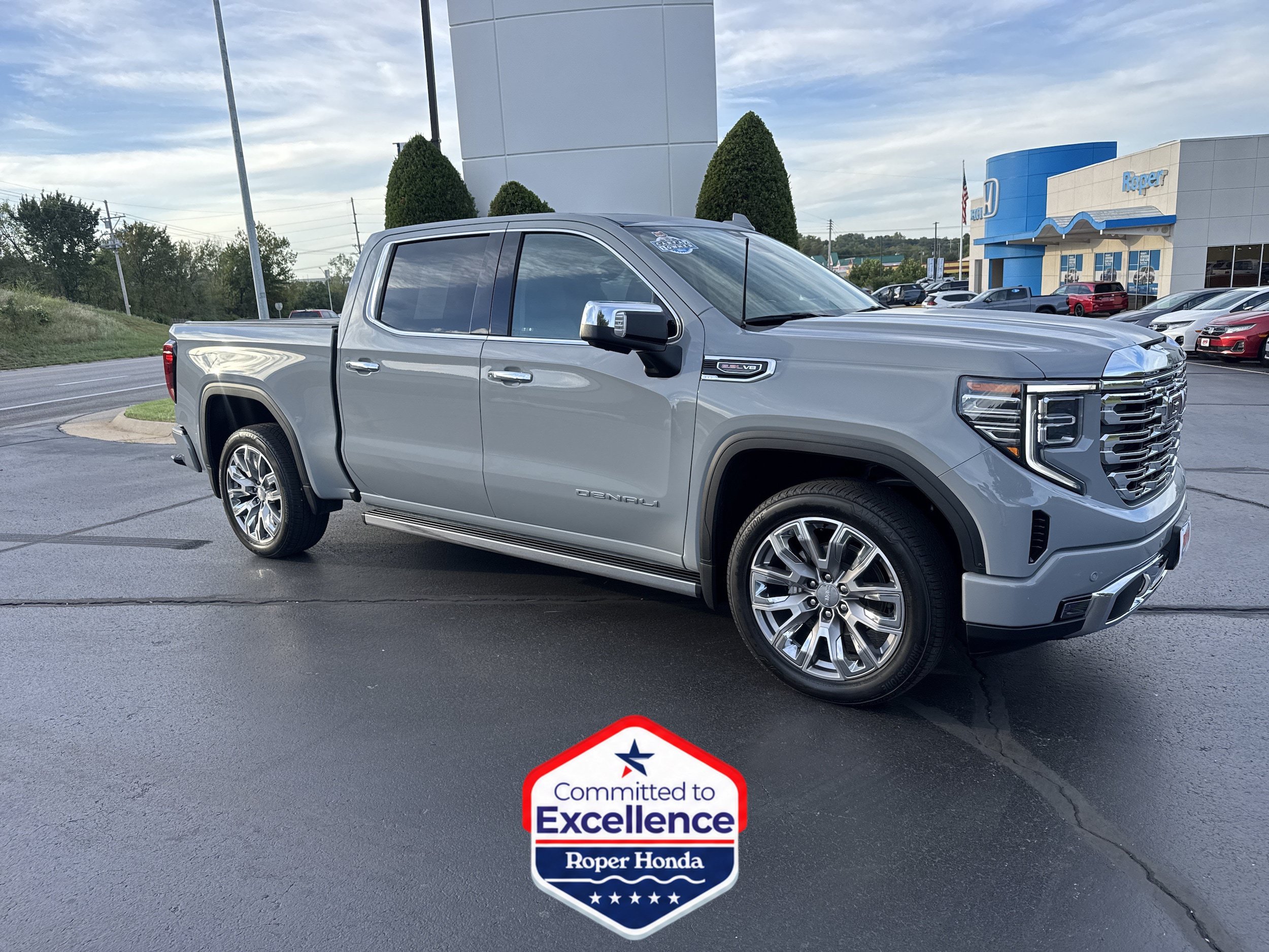 Used 2025 GMC Sierra 1500 Denali AWD/4WD image 1
