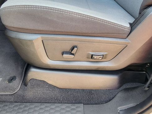 Used 2024 RAM 2500 Big Horn w/ Safety Group AWD/4WD image 40