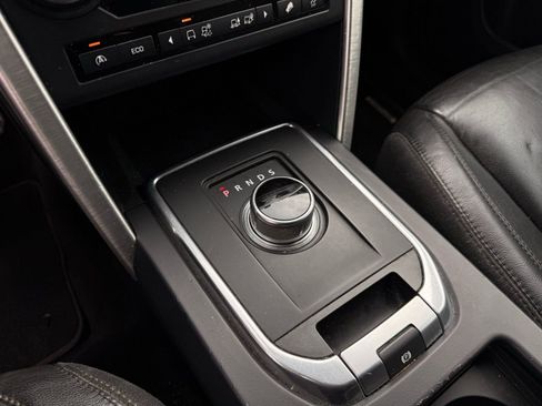 Used 2016 Land Rover Discovery Sport SE image 28