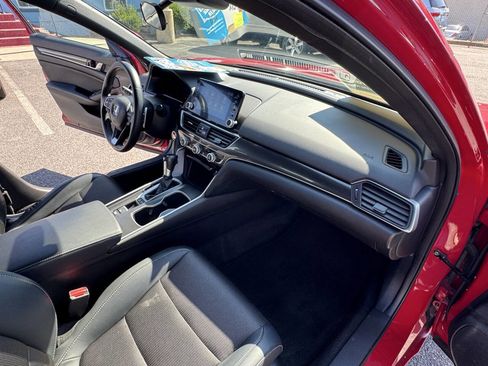 Used 2018 Honda Accord Sport image 31