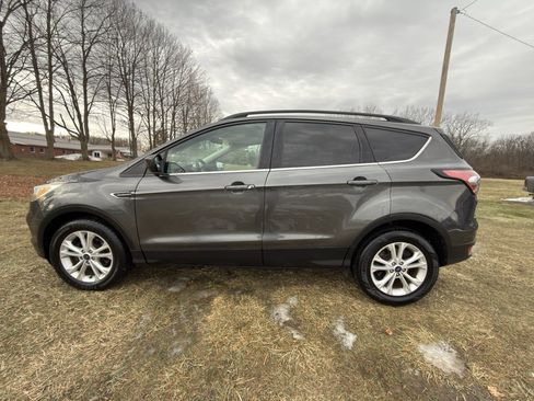 Used 2018 Ford Escape SE image 6