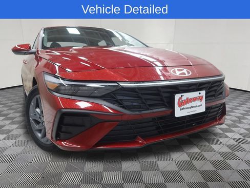 Used 2024 Hyundai Elantra Blue FWD image 2