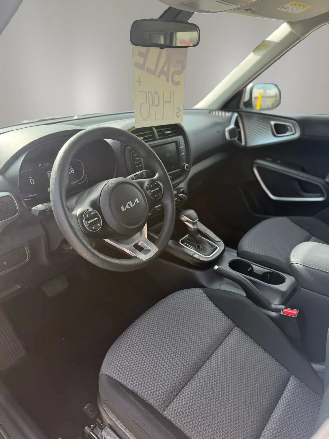 Used 2025 Kia Soul LX w/ LX Technology Package FWD image 17