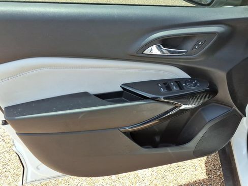 Used 2025 Chevrolet Trax LT FWD image 7