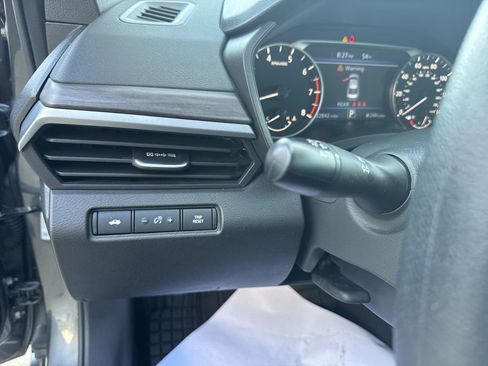 Used 2025 Nissan Altima 2.5 SV FWD image 12